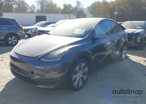 2022 Tesla Model Y Long Range Dual Motor All-Wheel Drive z USA, uszkodzony, nr VIN 7SAYGAEE4NF400129